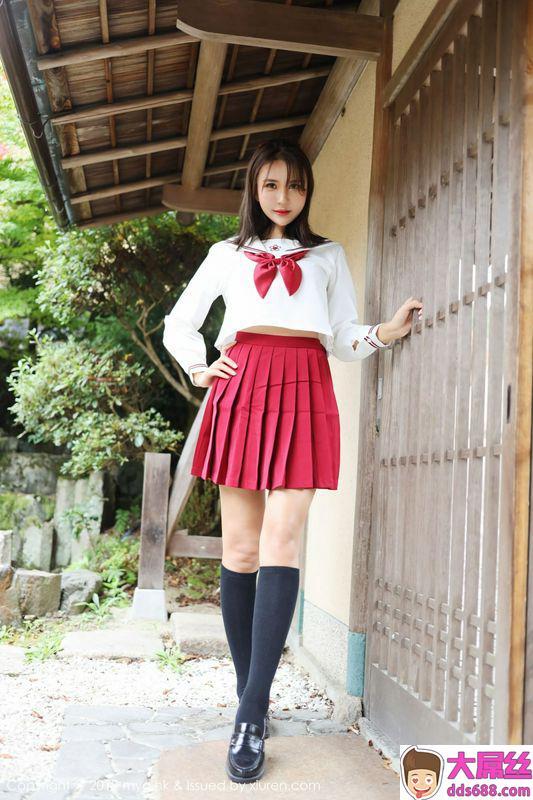 SOLO尹菲户外拍摄学生制服