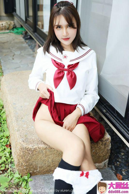 SOLO尹菲户外拍摄学生制服