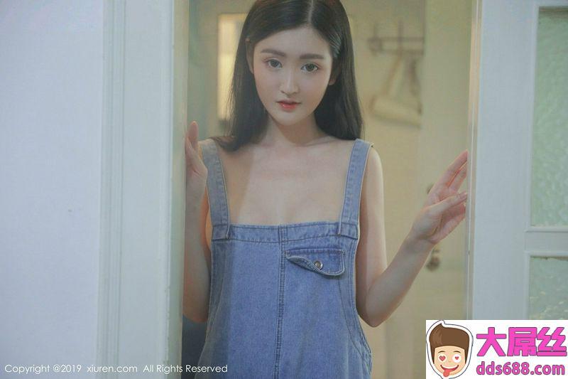 嫩模沈梦瑶私房白色蕾丝内衣吊带牛仔裤半脱露美乳诱惑写真